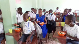 students eating lunch